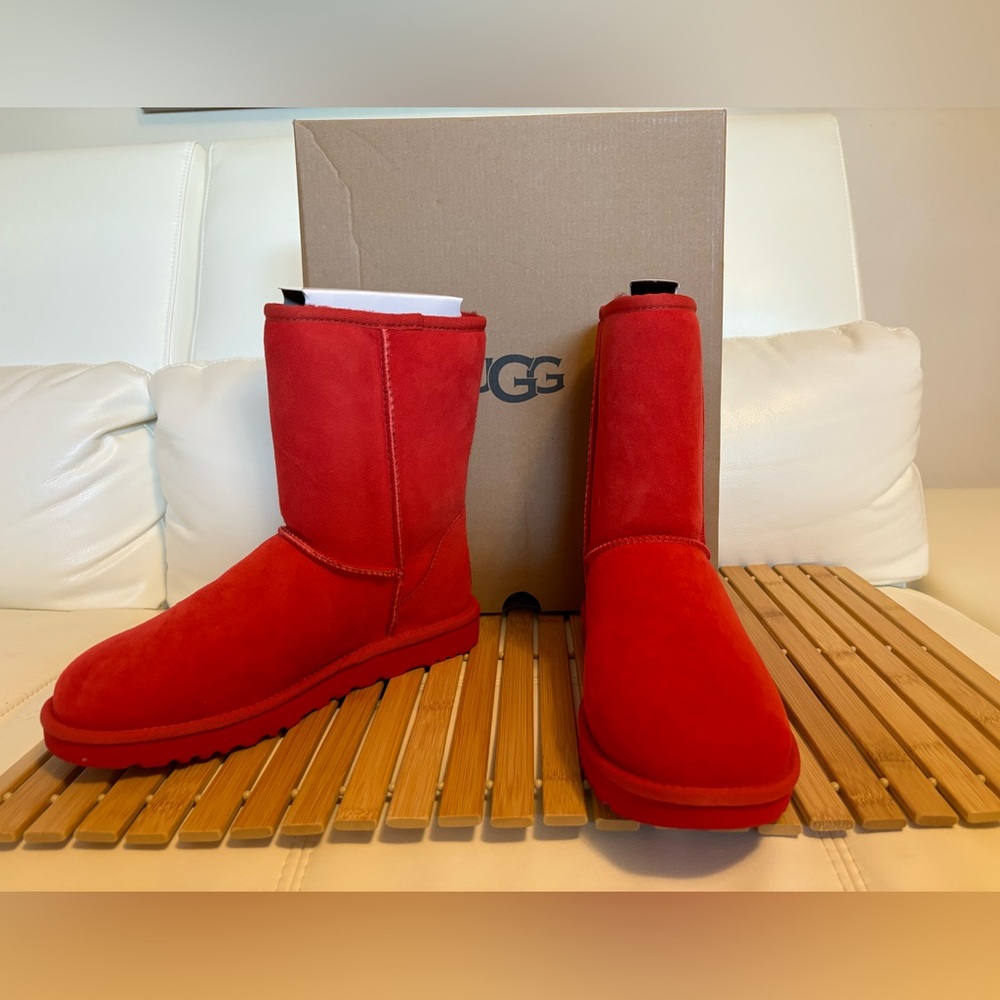 Red Ugg classic short II boots